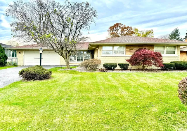 Photo 1 of Single family home for sale at 6207 W 127th Place, Palos Heights, IL 60463 | MLS# 12208651 | Listing updated on 2024-12-09