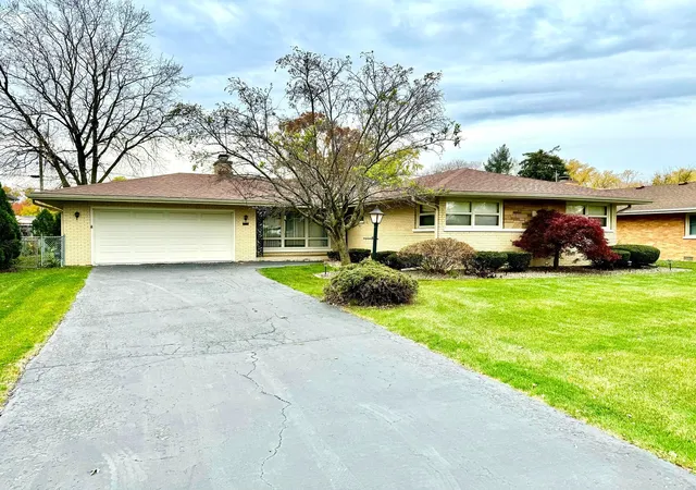 Photo 2 of Single family home for sale at 6207 W 127th Place, Palos Heights, IL 60463 | MLS# 12208651 | Listing updated on 2024-12-09