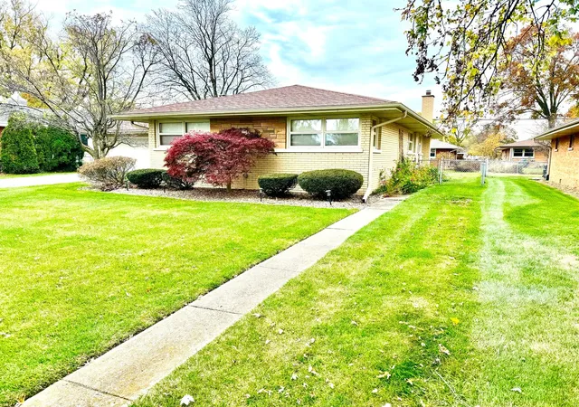 Photo 3 of Single family home for sale at 6207 W 127th Place, Palos Heights, IL 60463 | MLS# 12208651 | Listing updated on 2024-12-09
