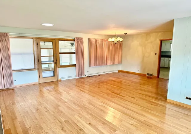 Photo 4 of Single family home for sale at 6207 W 127th Place, Palos Heights, IL 60463 | MLS# 12208651 | Listing updated on 2024-12-09