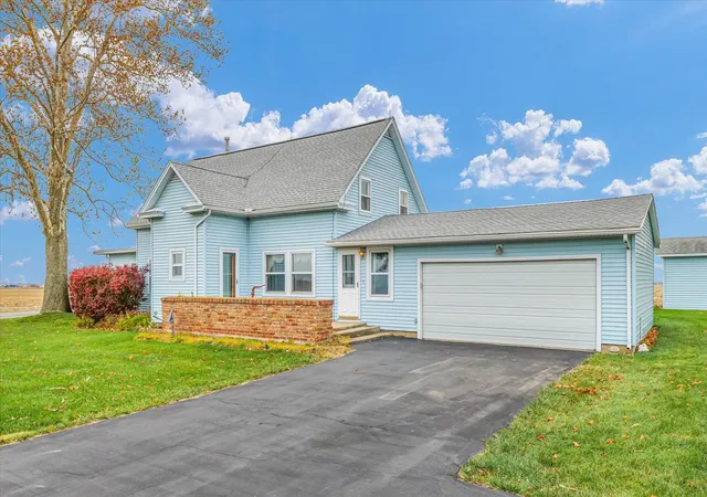 Photo 2 of Single family home for sale at 502 County Rd 900 E, Tolono, IL 61880 | MLS# 12208758 | Listing updated on 2024-12-09