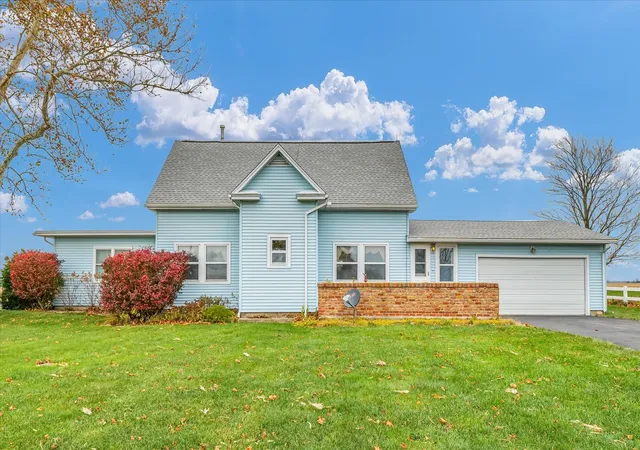 Photo 3 of Single family home for sale at 502 County Rd 900 E, Tolono, IL 61880 | MLS# 12208758 | Listing updated on 2024-12-09