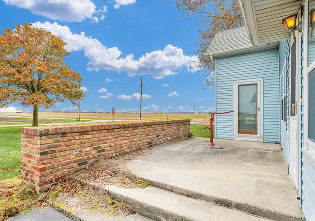 Photo 4 of Single family home for sale at 502 County Rd 900 E, Tolono, IL 61880 | MLS# 12208758 | Listing updated on 2024-12-09