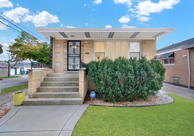 Photo 1 of Single family home for sale at 3751 W 76th Street, Chicago, IL 60652 | MLS# 12209044 | Listing updated on 2024-12-10