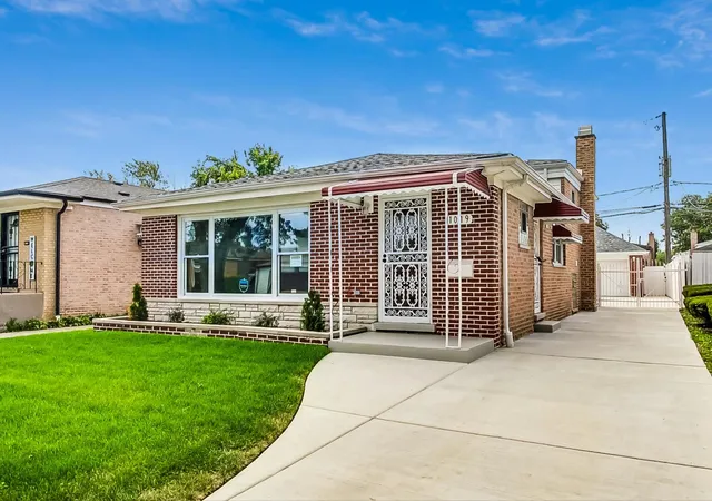 Photo 2 of Single family home for sale at 1019 W 110th Street, Chicago, IL 60643 | MLS# 12209072 | Listing updated on 2024-12-10
