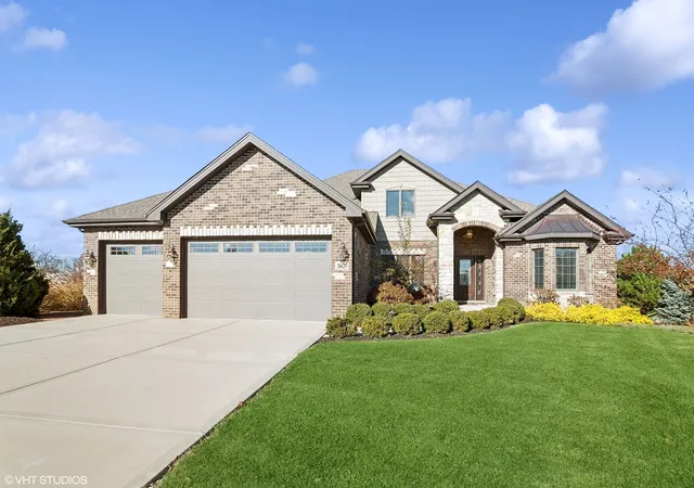 Photo 1 of Single family home for sale at 20629 Grand Hvn Dr, Frankfort, IL 60423 | MLS# 12209288 | Listing updated on 2024-12-07