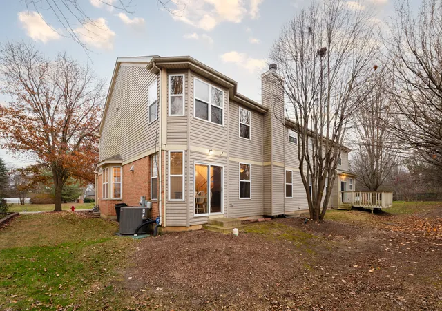 Photo 21 of Townhouse for sale at 24 N Silverton Ct, Palatine, IL 60067 | MLS# 12209867 | Listing updated on 2024-12-09