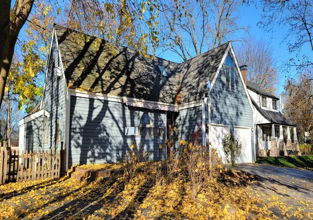 Photo 2 of Single family home for sale at 1115 S 6th Street, Saint Charles, IL 60174 | MLS# 12211292 | Listing updated on 2024-12-10