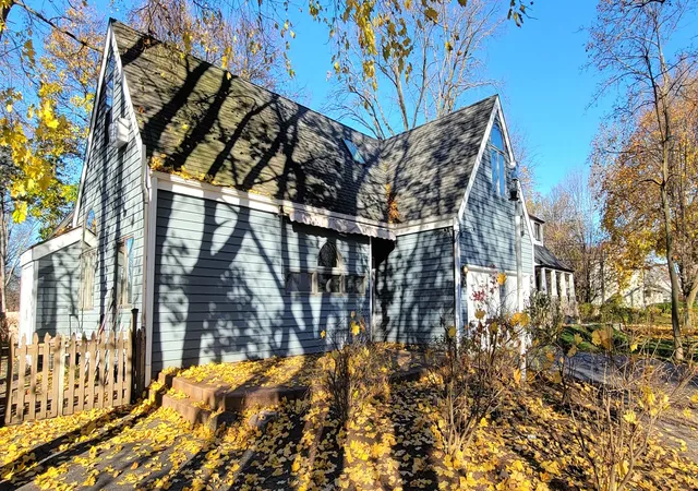 Photo 2 of Single family home for sale at 1115 S 6th Street, Saint Charles, IL 60174 | MLS# 12211292 | Listing updated on 2024-12-10