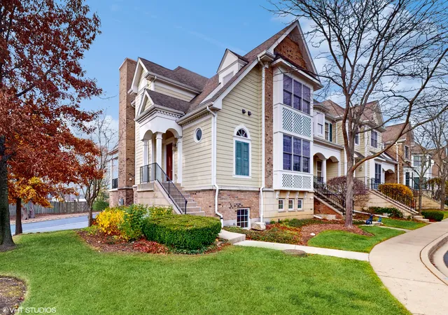 Photo 1 of Townhouse for sale at 1901 Lynn Cir, Libertyville, IL 60048 | MLS# 12212075 | Listing updated on 2024-12-10