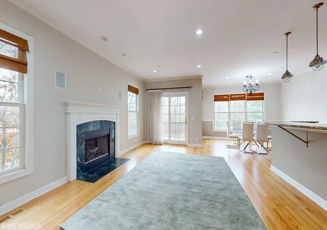 Photo 2 of Townhouse for sale at 1901 Lynn Cir, Libertyville, IL 60048 | MLS# 12212075 | Listing updated on 2024-12-10