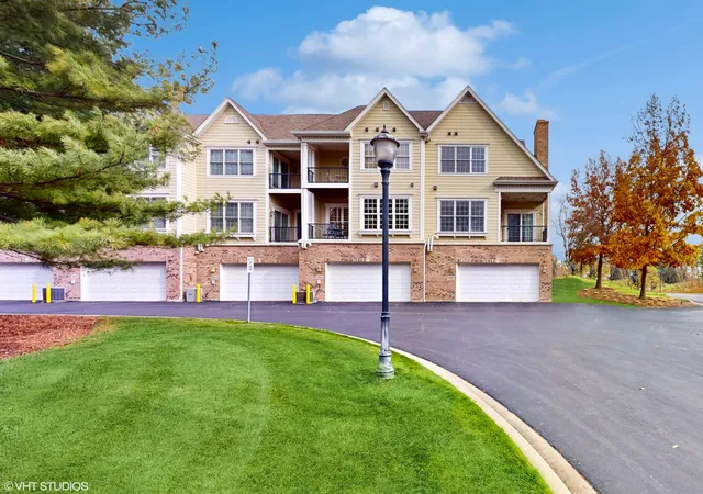 Photo 35 of Townhouse for sale at 1901 Lynn Cir, Libertyville, IL 60048 | MLS# 12212075 | Listing updated on 2024-12-10