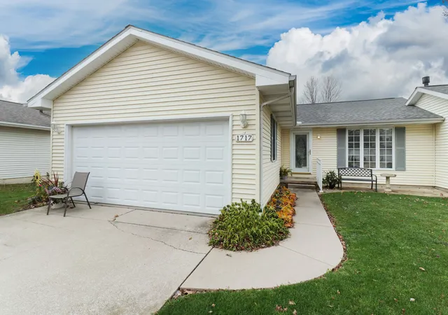 Townhouse for sale at 1717 Sunrise Point, Normal, IL 61761 | MLS# 12212256