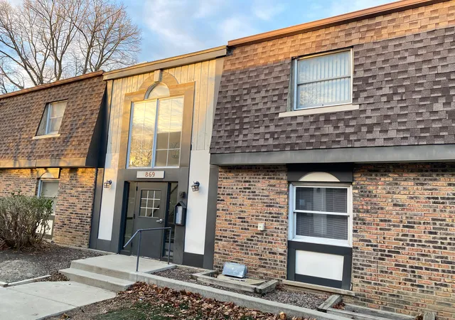Photo 2 of Condo for sale at 869 Trace Dr #101, Buffalo Grove, IL 60089 | MLS# 12212669 | Listing updated on 2024-12-10