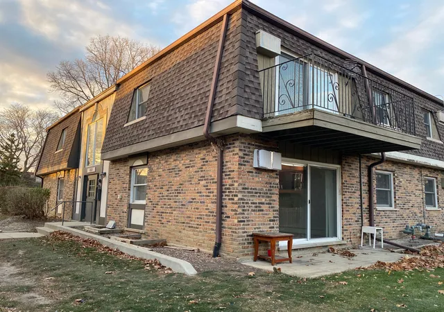 Photo 9 of Condo for sale at 869 Trace Dr #101, Buffalo Grove, IL 60089 | MLS# 12212669 | Listing updated on 2024-12-10