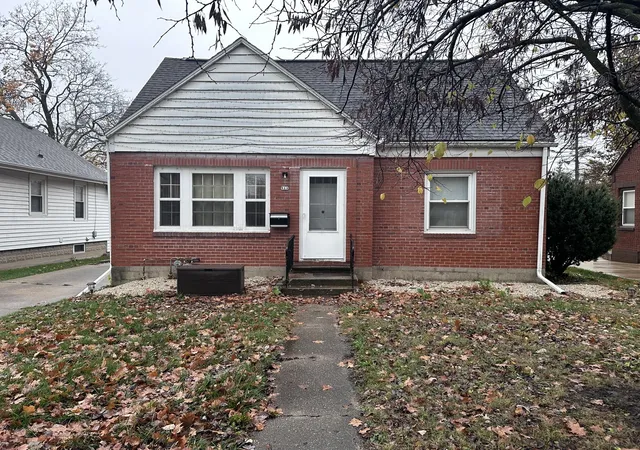 Photo 1 of Single family home for sale at 811 E 15th St, Sterling, IL 61081 | MLS# 12212815 | Listing updated on 2024-12-10
