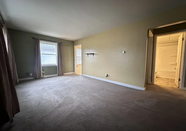 Photo 3 of Single family home for sale at 811 E 15th St, Sterling, IL 61081 | MLS# 12212815 | Listing updated on 2024-12-10