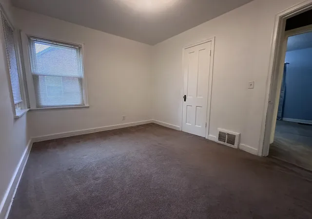 Photo 4 of Single family home for sale at 811 E 15Th St, Sterling, IL 61081 | MLS# 12212815 | Listing updated on 2024-12-10