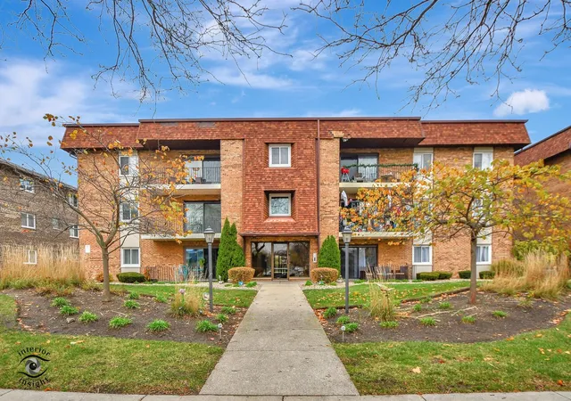 Photo 1 of Condo for sale at 8924 W 140th St #102, Orland Park, IL 60462 | MLS# 12212866 | Listing updated on 2024-12-08