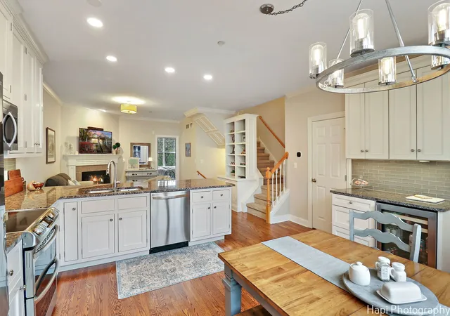 Photo 4 of Townhouse for sale at 213 5th Street, Libertyville, IL 60048 | MLS# 12213698 | Listing updated on 2024-12-06