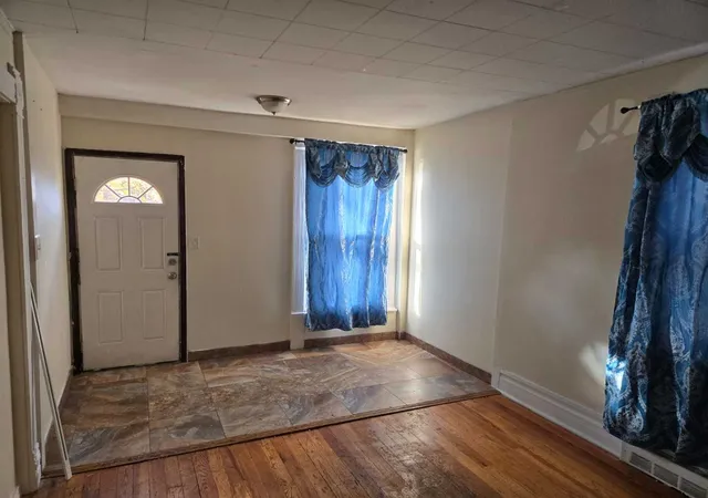 Photo 4 of Single family home for sale at 2527 S 59th Avenue, Cicero, IL 60804 | MLS# 12213777 | Listing updated on 2024-12-06