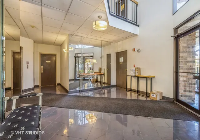 Photo 3 of Condo for sale at 3110 Pheasant Crk Dr #109, Northbrook, IL 60062 | MLS# 12214394 | Listing updated on 2024-12-08