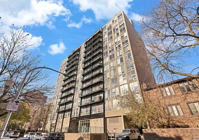Photo 1 of Condo for sale at 450 W Briar Pl #12D, Chicago, IL 60657 | MLS# 12214814 | Listing updated on 2024-12-10