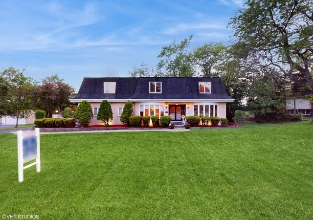 Photo 1 of Single family home for sale at 1129 86th St, Downers Grove, IL 60516 | MLS# 12215685 | Listing updated on 2024-12-08