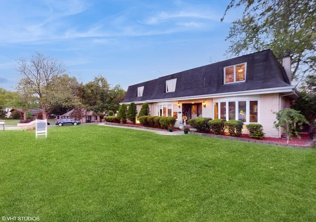 Photo 2 of Single family home for sale at 1129 86th St, Downers Grove, IL 60516 | MLS# 12215685 | Listing updated on 2024-12-08