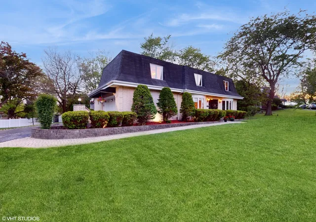 Photo 3 of Single family home for sale at 1129 86th St, Downers Grove, IL 60516 | MLS# 12215685 | Listing updated on 2024-12-08