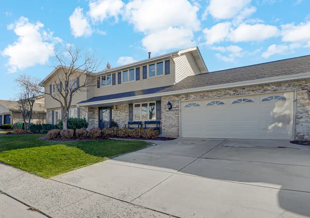 Photo 2 of Single family home for sale at 12143 Black Forest Trl, Homer Glen, IL 60491 | MLS# 12217138 | Listing updated on 2024-12-10