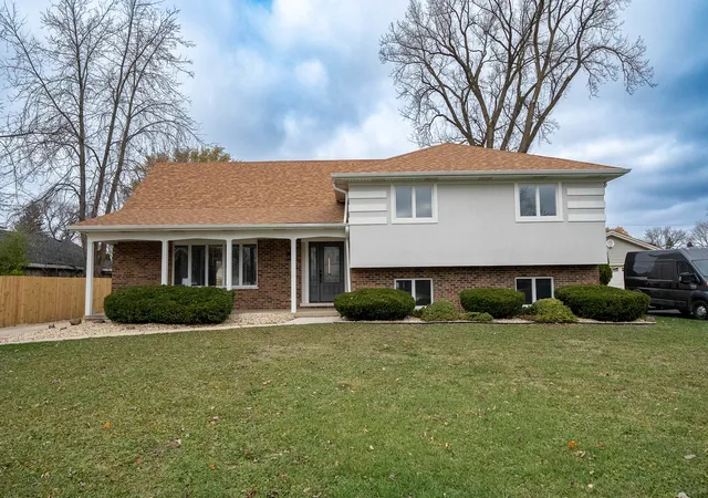 Photo 1 of Single family home for sale at 7918 W 100th Street, Palos Hills, IL 60465 | MLS# 12217183 | Listing updated on 2024-12-10