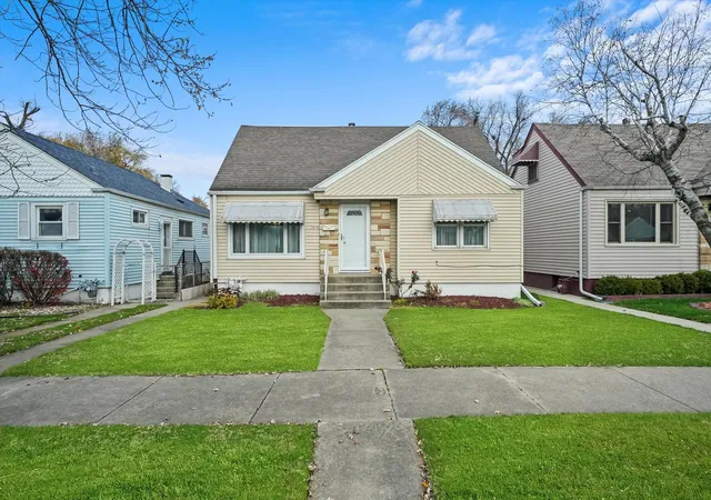 Photo 1 of Single family home for sale at 2626 122nd Street, Blue Island, IL 60406 | MLS# 12217574 | Listing updated on 2024-12-10