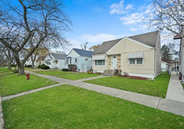 Photo 3 of Single family home for sale at 2626 122nd Street, Blue Island, IL 60406 | MLS# 12217574 | Listing updated on 2024-12-10