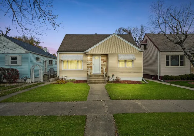 Photo 3 of Single family home for sale at 2626 122nd Street, Blue Island, IL 60406 | MLS# 12217574 | Listing updated on 2024-12-10