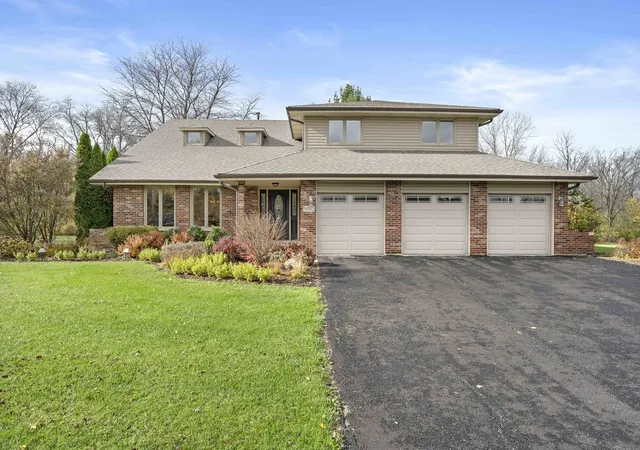 Photo 1 of Single family home for sale at 15652 Glen Dale Ln, Homer Glen, IL 60491 | MLS# 12218103 | Listing updated on 2024-12-09