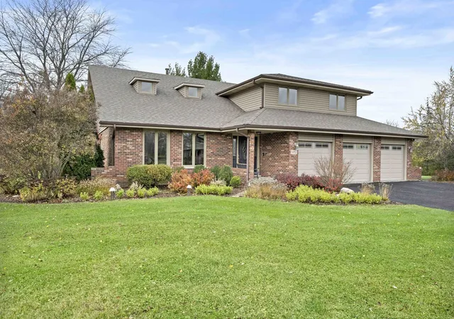 Photo 2 of Single family home for sale at 15652 Glen Dale Ln, Homer Glen, IL 60491 | MLS# 12218103 | Listing updated on 2024-12-09