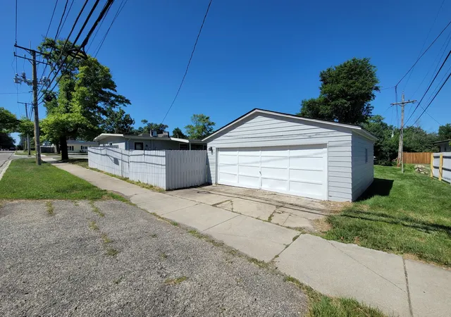 Photo 20 of Single family home for sale at 921 Parkway Dr, Wheaton, IL 60187 | MLS# 12218313 | Listing updated on 2024-12-11