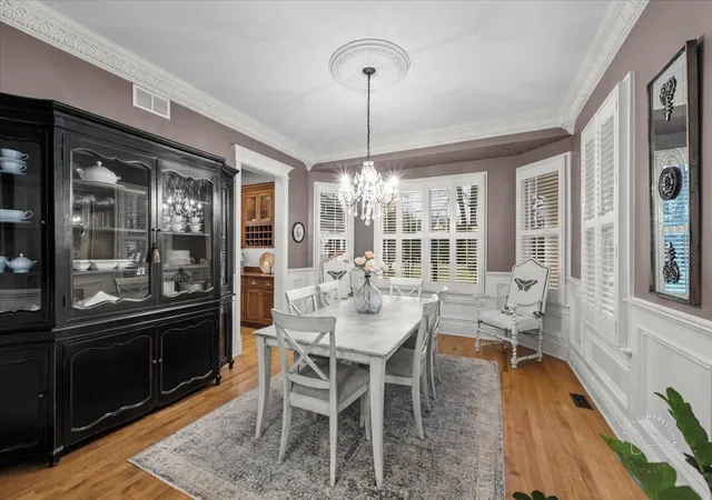 Photo 4 of Single family home for sale at 506 S 7th Street, Saint Charles, IL 60174 | MLS# 12218363 | Listing updated on 2024-12-09
