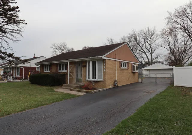 Photo 2 of Single family home for sale at 6235 W 86th Pl, Burbank, IL 60459 | MLS# 12218410 | Listing updated on 2024-12-06