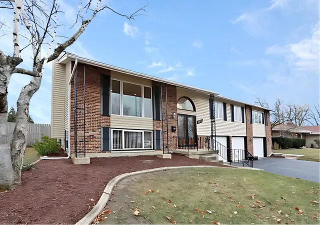 Photo 1 of Single family home for sale at 3805 Lexington Dr, Hoffman Estates, IL 60192 | MLS# 12218441 | Listing updated on 2024-12-10
