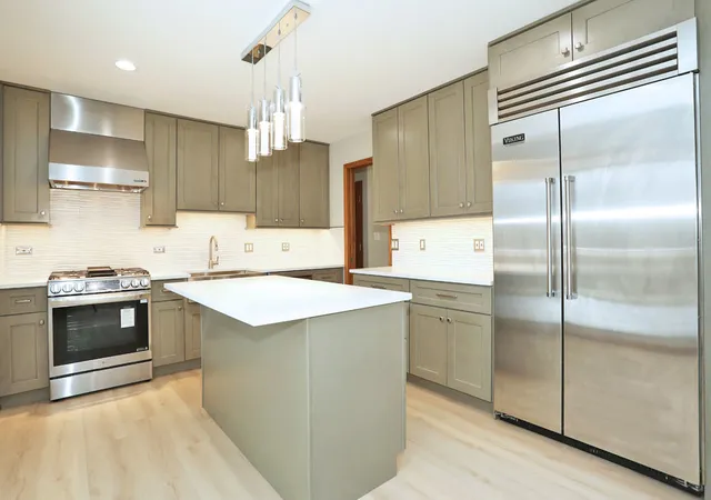 Photo 3 of Single family home for sale at 3805 Lexington Dr, Hoffman Estates, IL 60192 | MLS# 12218441 | Listing updated on 2024-12-10