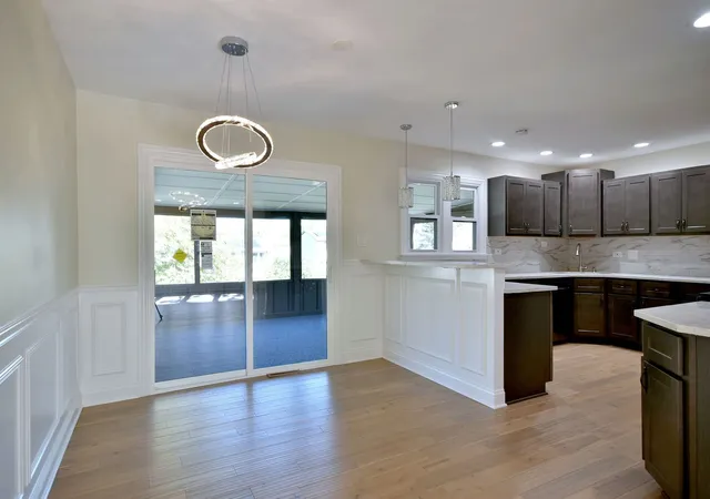 Photo 3 of Single family home for sale at 7420 162nd Place, Tinley Park, IL 60477 | MLS# 12218477 | Listing updated on 2024-12-07