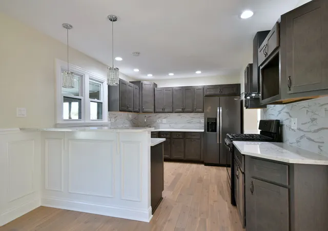 Photo 4 of Single family home for sale at 7420 162nd Place, Tinley Park, IL 60477 | MLS# 12218477 | Listing updated on 2024-12-07