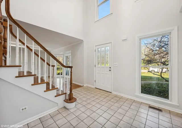 Photo 3 of Single family home for sale at 1415 Spring Hl Dr, Algonquin, IL 60102 | MLS# 12218531 | Listing updated on 2024-12-09