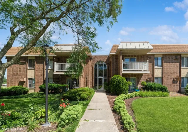 Photo 1 of Condo for sale at 1501 E Churchill Dr #106, Palatine, IL 60074 | MLS# 12218694 | Listing updated on 2024-12-10