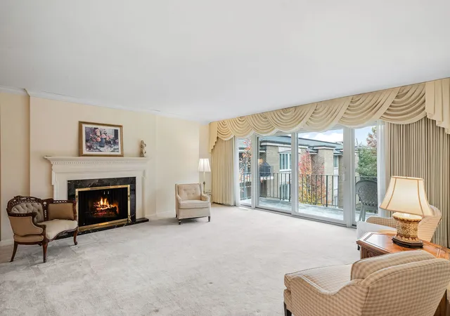 Photo 5 of Condominium at 2 Oak Brk Clb Dr #B311, Oak Brook, IL 60523 | MLS# 12219015 | | Sold on 2025-02-20