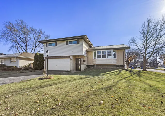 Photo 1 of Single family home for sale at 1407 E Ironwood Dr, Mount Prospect, IL 60056 | MLS# 12219144 | Listing updated on 2024-12-08