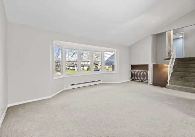 Photo 4 of Single family home for sale at 1407 E Ironwood Dr, Mount Prospect, IL 60056 | MLS# 12219144 | Listing updated on 2024-12-08