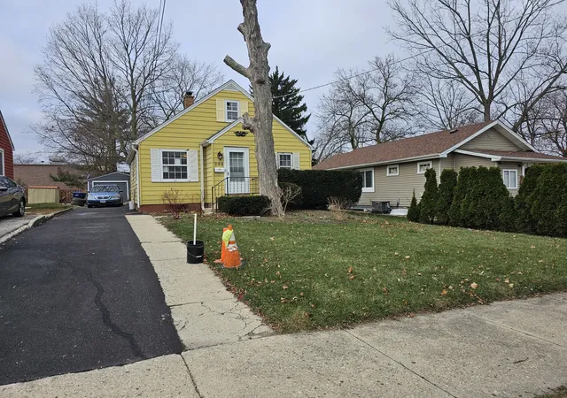 Photo 1 of Single family home for sale at 566 S Elmwood Ave, Waukegan, IL 60085 | MLS# 12219169 | Listing updated on 2024-12-09
